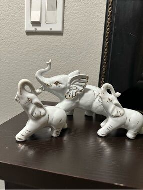 Elephantito White Ceramic Elephant Trio with Gold Accents